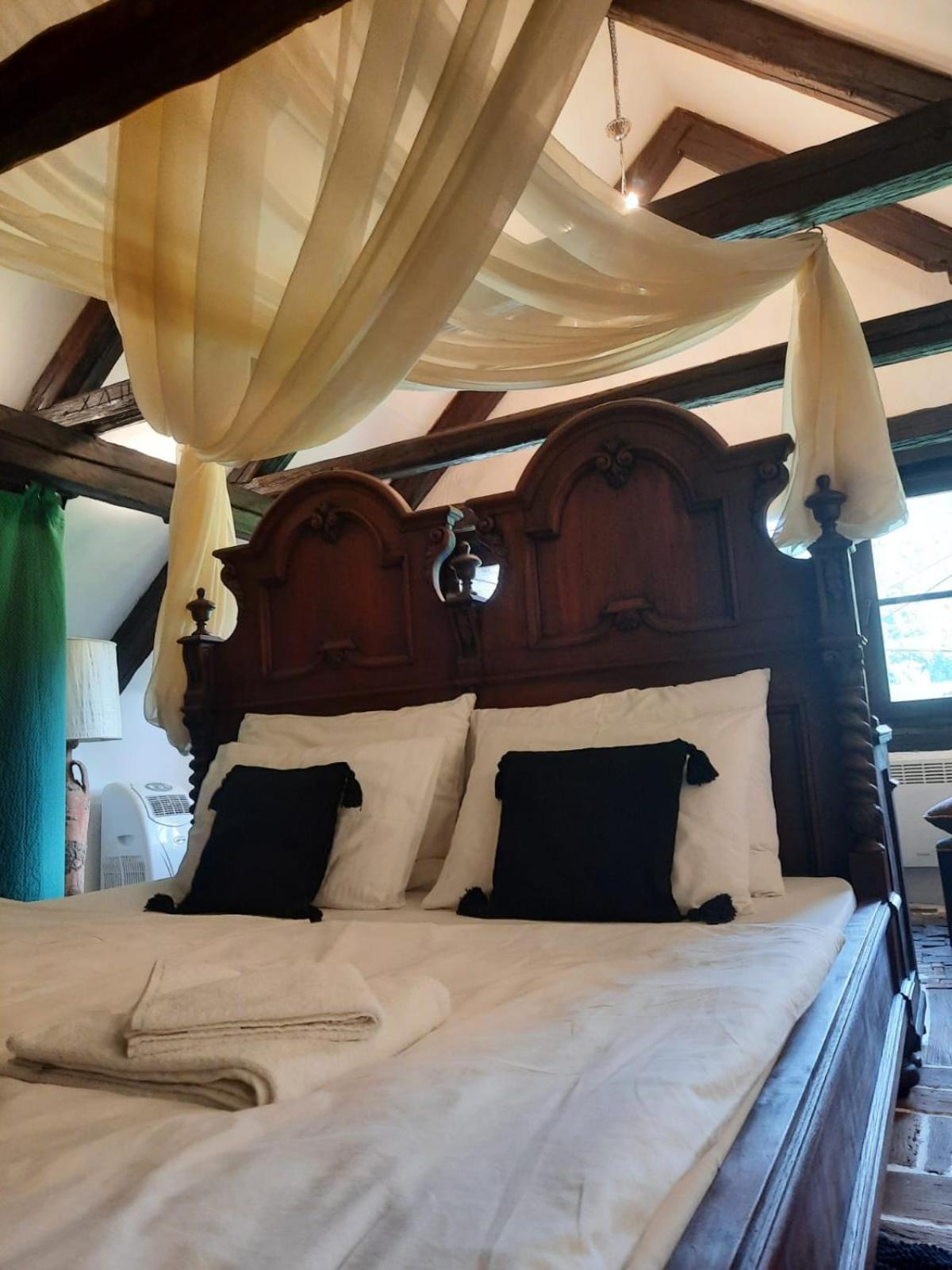 Rustic Charm A Unique And Antique Apartman *